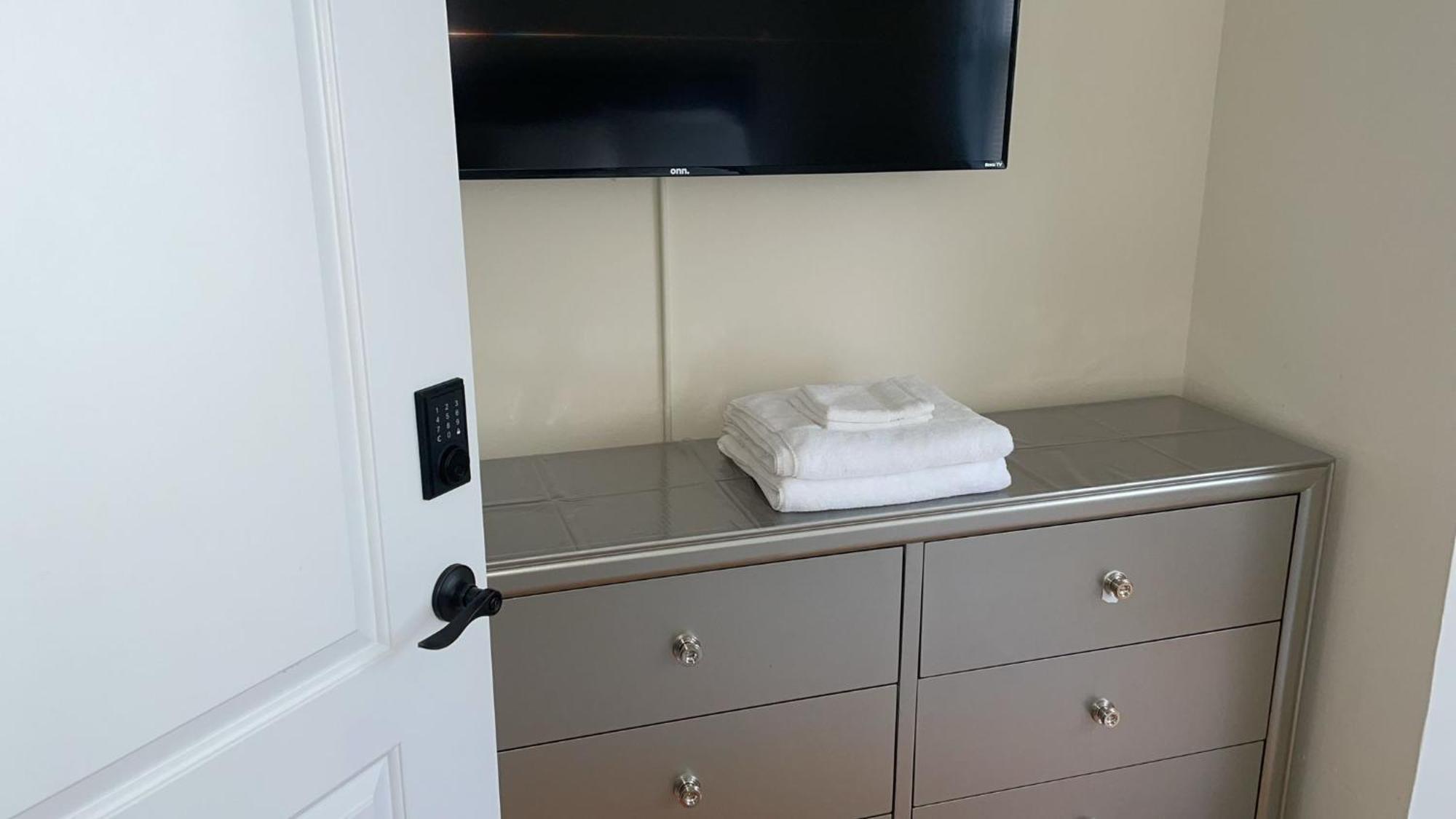 Ooohlala! 2 Beds And 2 Full Baths W/Free Parking Newark Exterior foto